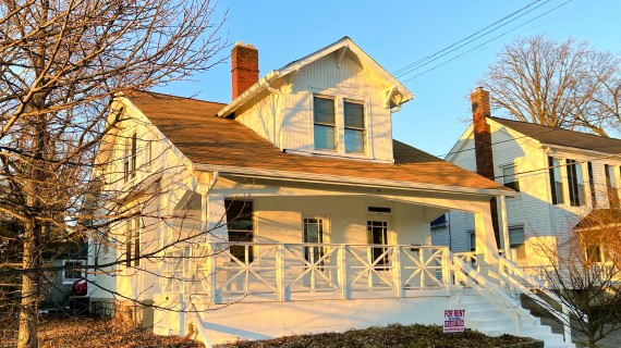 216 W COLLINS